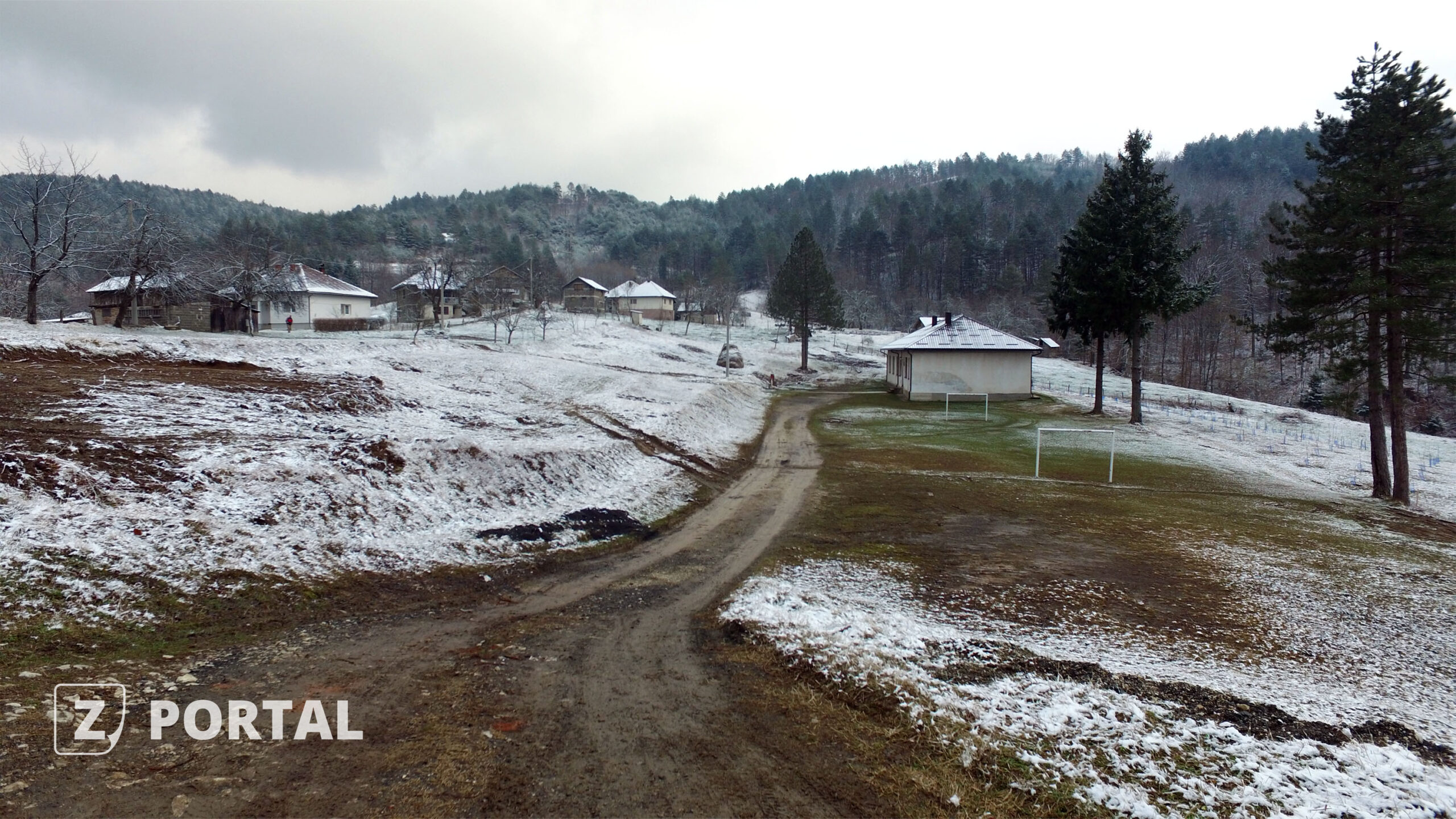 Uređenje školskog dvorišta u Bajvatima